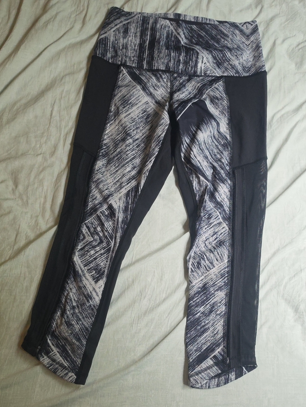 Lululemon High-Waist Black & White Patterned Capris